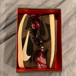 Travis Scott Jordan 1 low cactus jack size 9.5